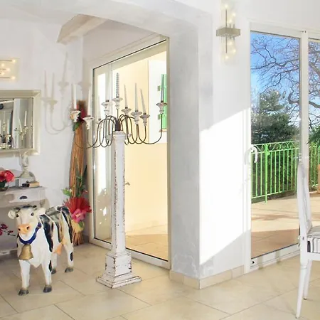 Villa Sleeps 8 Pool