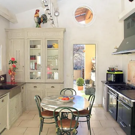 Sleeps 8 Pool 别墅